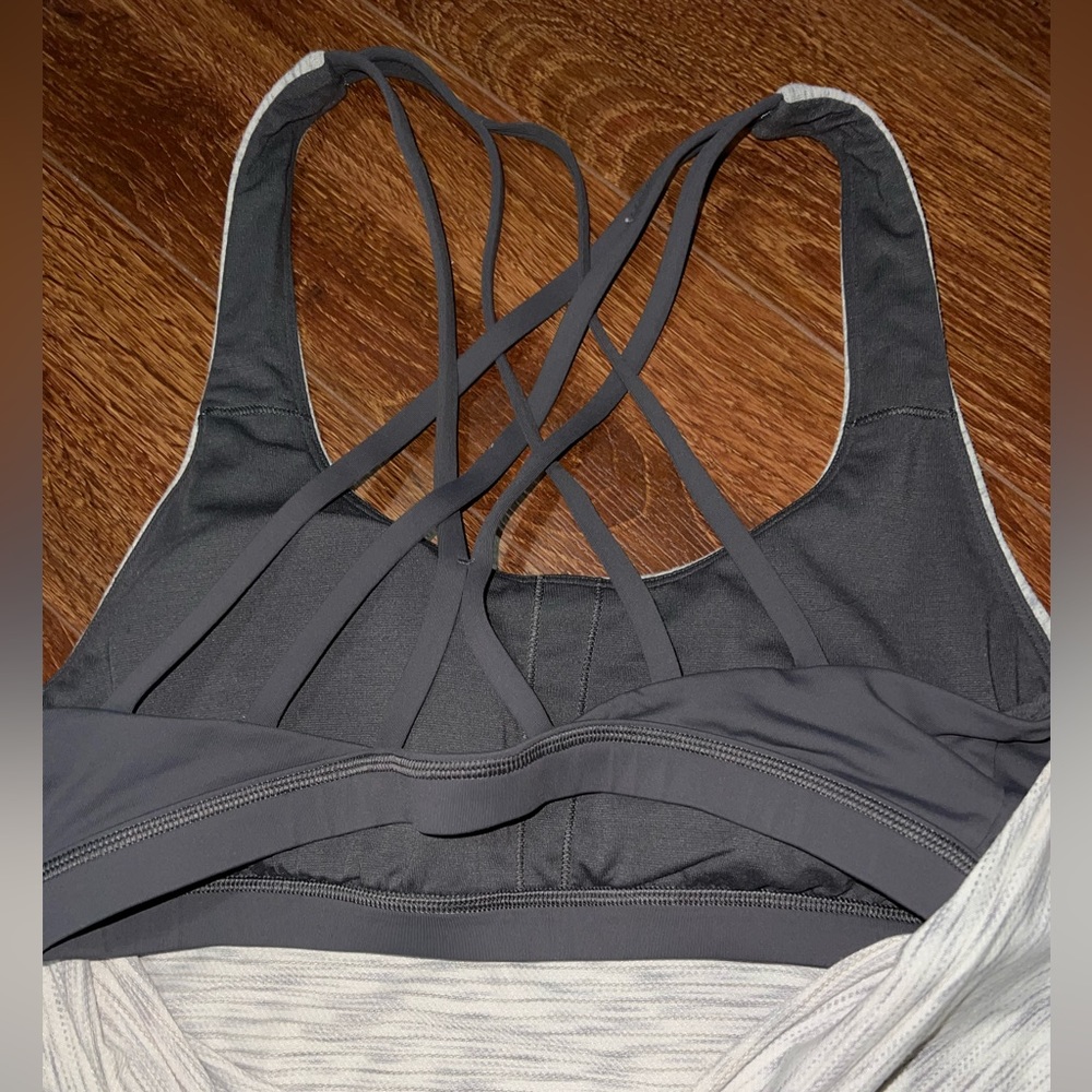 Lululemon Size 8 Athletic Tank, built in bra - Picture 4 of 7